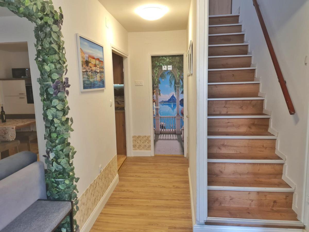 Holiday Place Veli Dvor - Vacation House With Private Garden In Old Town Punat Esterno foto