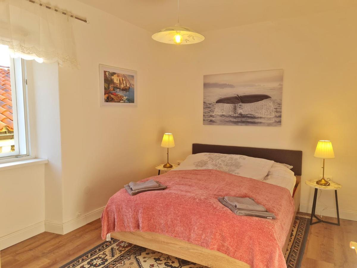 Holiday Place Veli Dvor - Vacation House With Private Garden In Old Town Punat Esterno foto