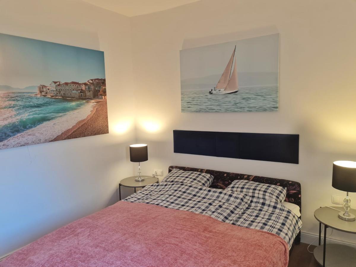Holiday Place Veli Dvor - Vacation House With Private Garden In Old Town Punat Esterno foto