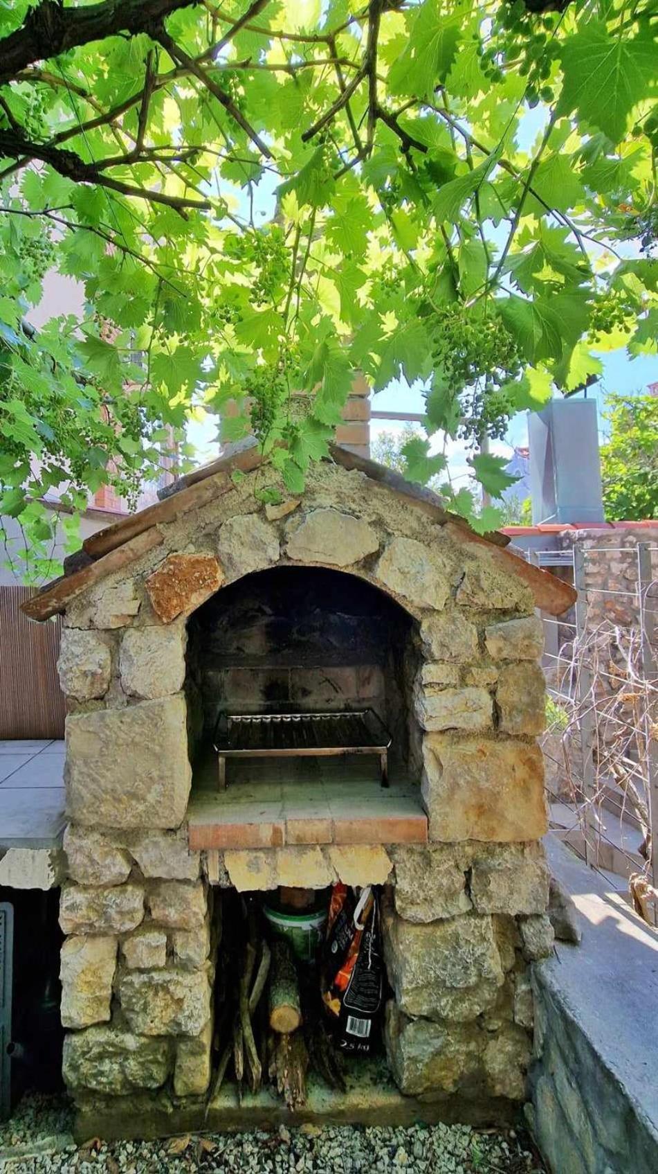 Holiday Place Veli Dvor - Vacation House With Private Garden In Old Town Punat Esterno foto
