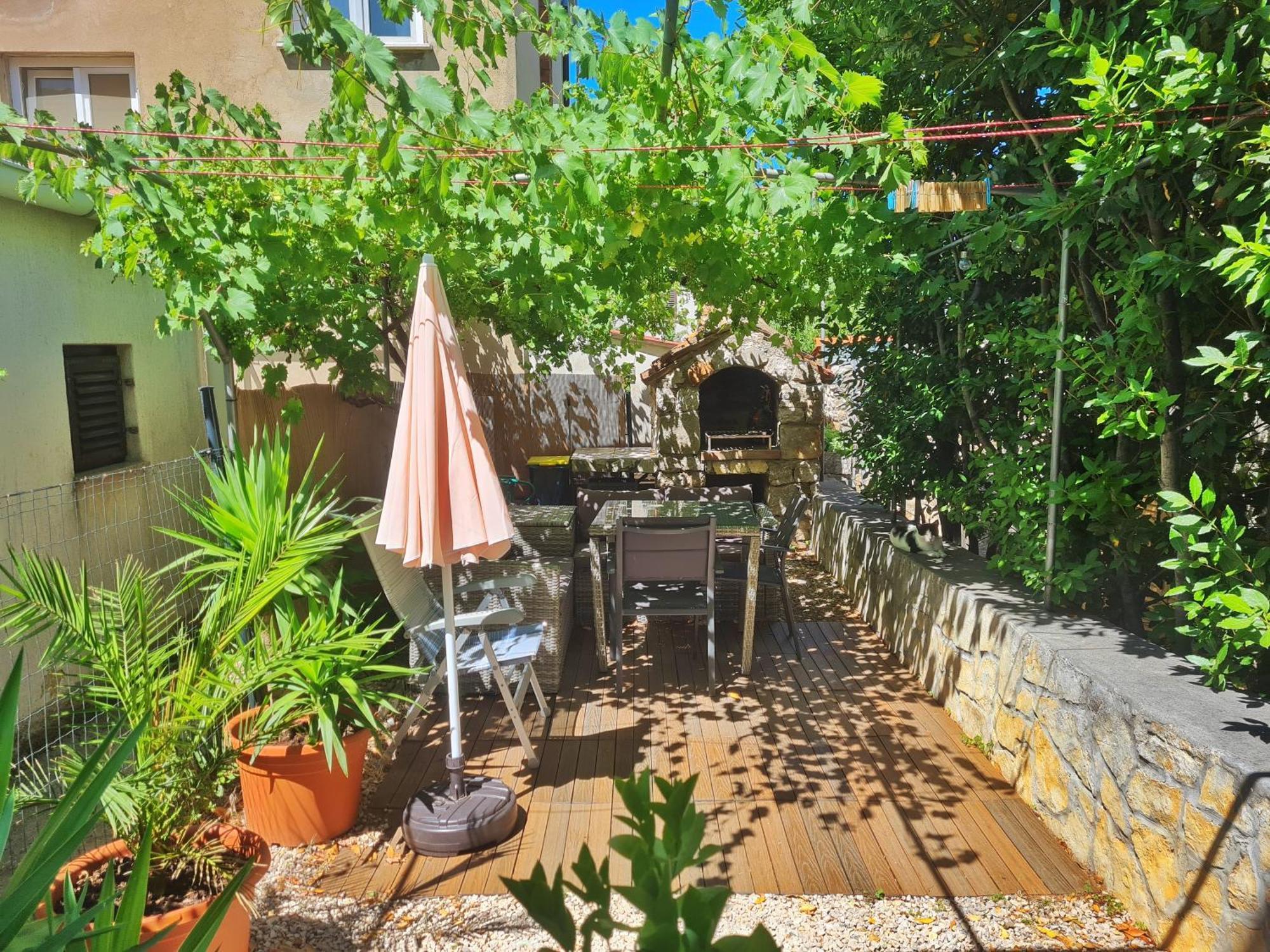 Holiday Place Veli Dvor - Vacation House With Private Garden In Old Town Punat Esterno foto